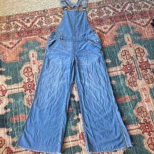 Women's Size 2. Free People Light Blue Denim Wide Leg Low Rise Overalls